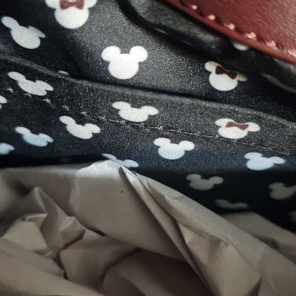 Minnie mouse quilted raspberry crossbody loungefly - Picture 4 of 5